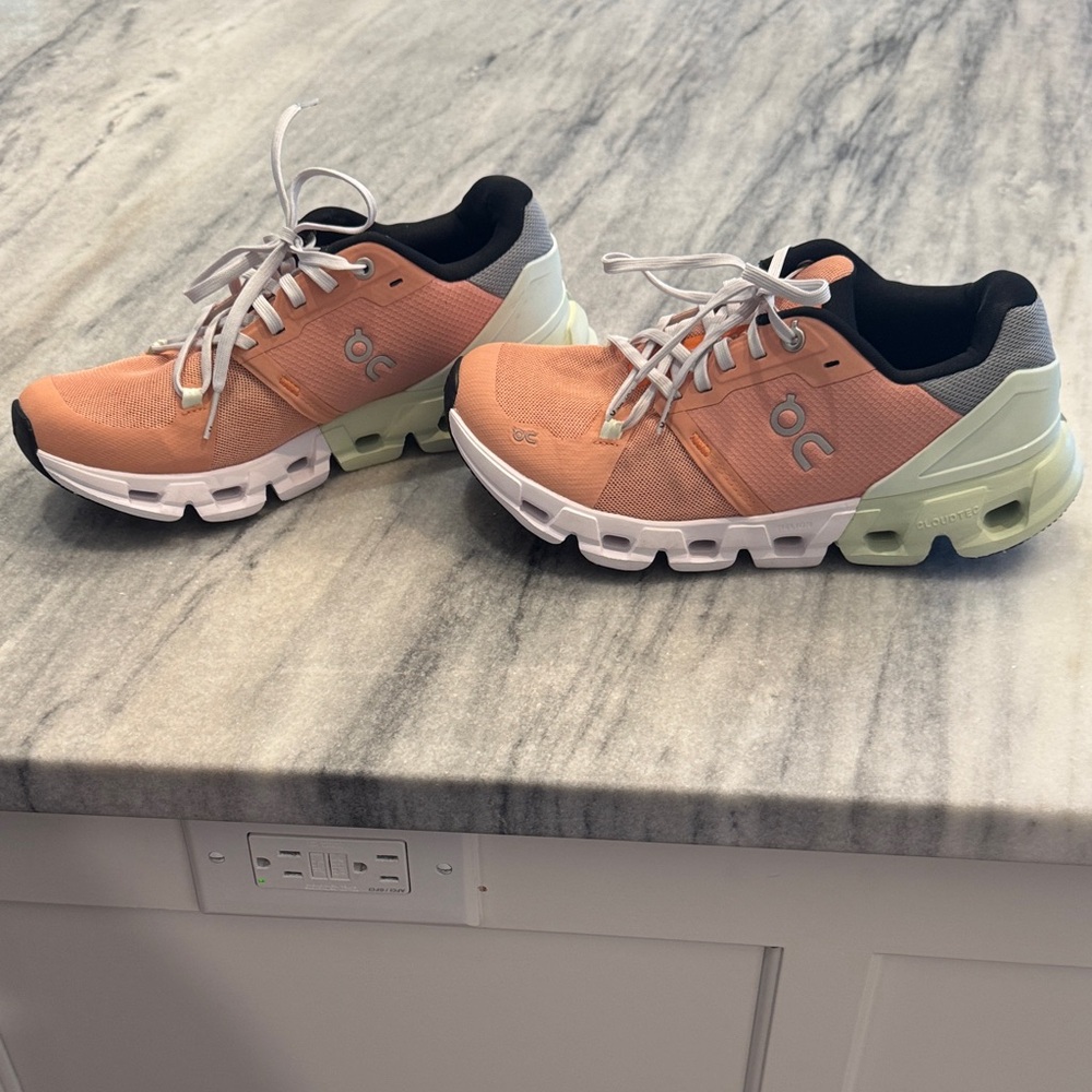 On Running Cloudflyer Women's Athletic Shoes - Picture 3 of 9